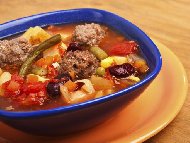 Рецепта Мексиканска супа с телешки кюфтенца, царевица и червен боб от консерва